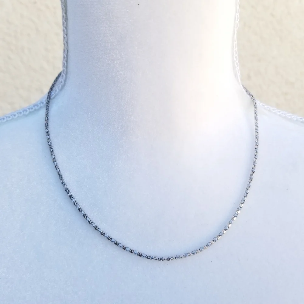 lightweight silver tone mesh chain necklace